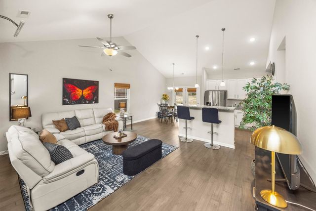 640 Whirlaway Dr, Burns, TN 37029