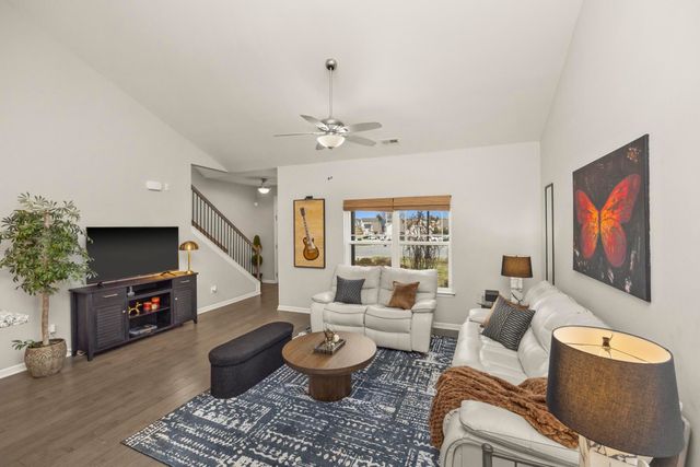 640 Whirlaway Dr, Burns, TN 37029