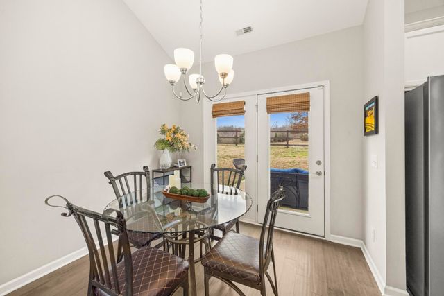 640 Whirlaway Dr, Burns, TN 37029