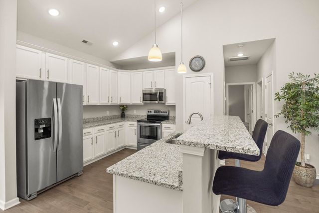 640 Whirlaway Dr, Burns, TN 37029