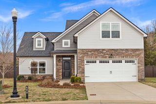 640 Whirlaway Dr, Burns, TN 37029