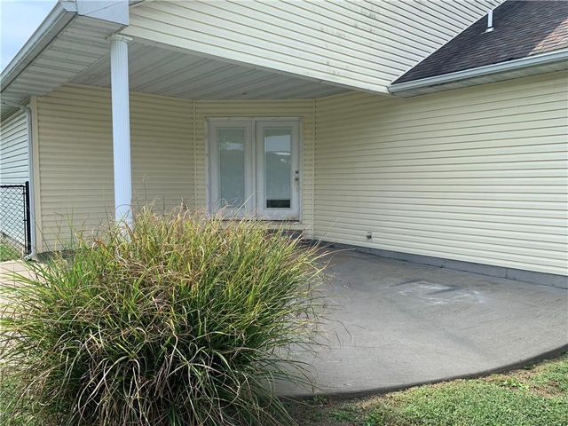 512 Brooklyn Court, Frontenac, KS 66763