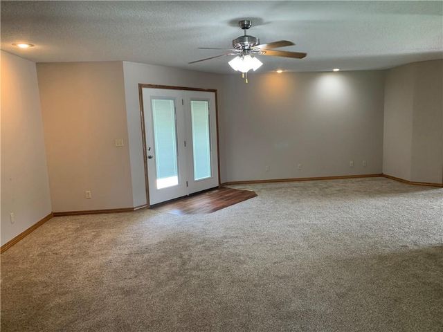 512 Brooklyn Court, Frontenac, KS 66763