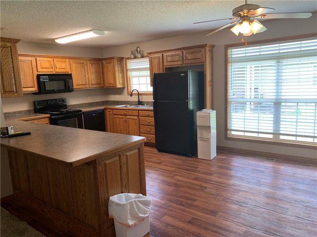 512 Brooklyn Court, Frontenac, KS 66763