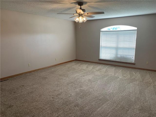 512 Brooklyn Court, Frontenac, KS 66763