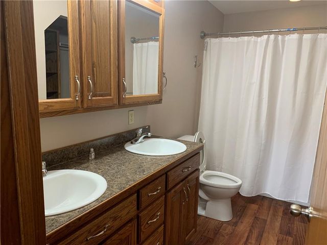 512 Brooklyn Court, Frontenac, KS 66763