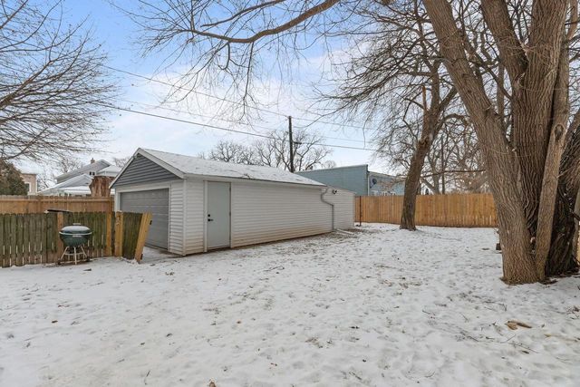 219 W 16TH AVENUE, Oshkosh, WI 54902