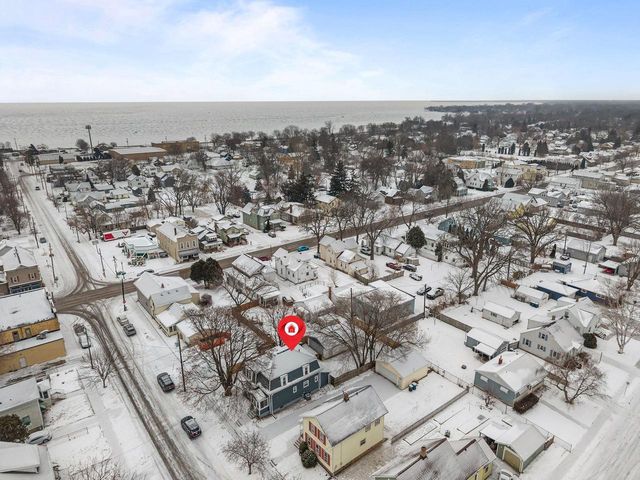 219 W 16TH AVENUE, Oshkosh, WI 54902