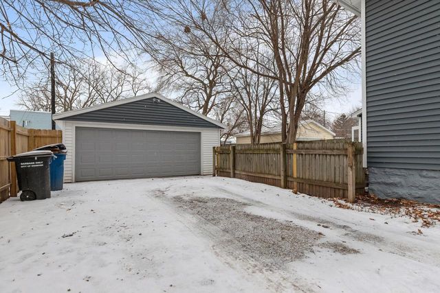 219 W 16TH AVENUE, Oshkosh, WI 54902