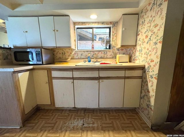 722 John Adams, San Antonio, TX 78228