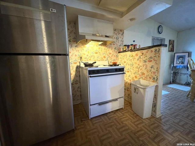 722 John Adams, San Antonio, TX 78228