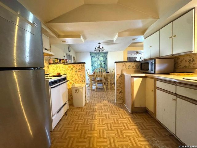 722 John Adams, San Antonio, TX 78228