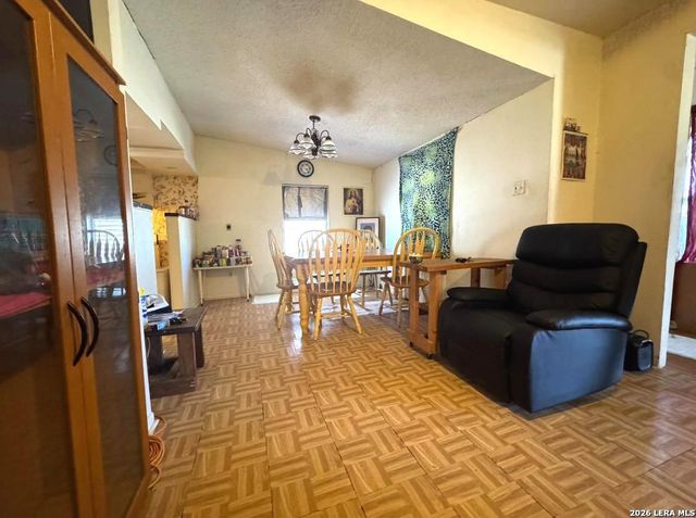 722 John Adams, San Antonio, TX 78228