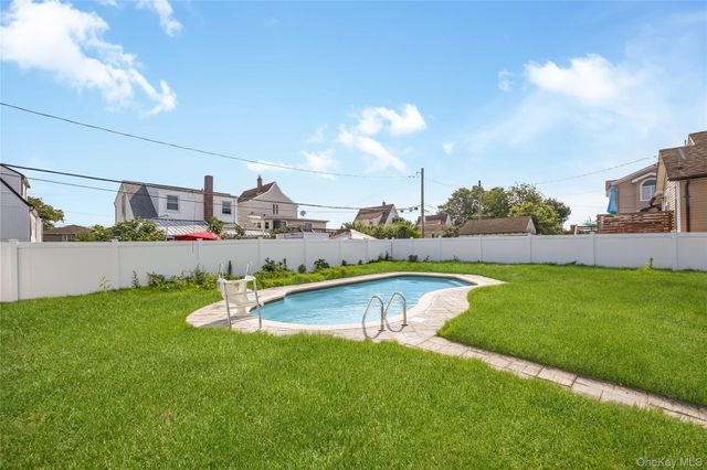 1043 Delaware Avenue, Island Park, NY 11558