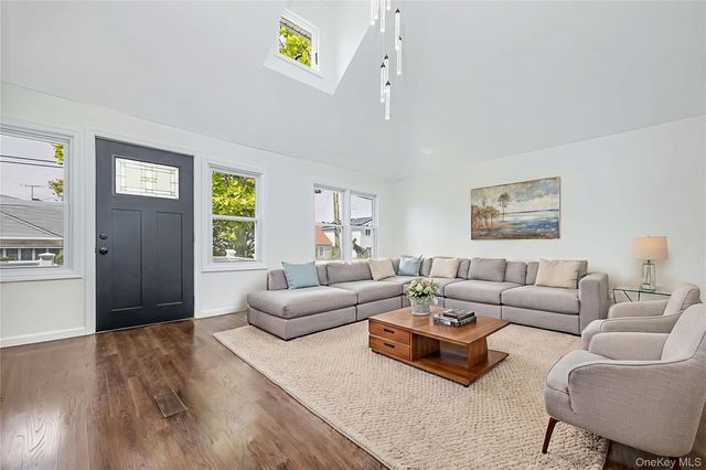 1043 Delaware Avenue, Island Park, NY 11558