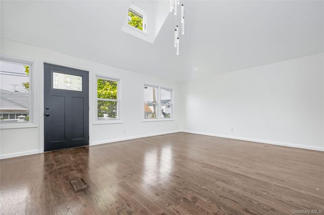 1043 Delaware Avenue, Island Park, NY 11558