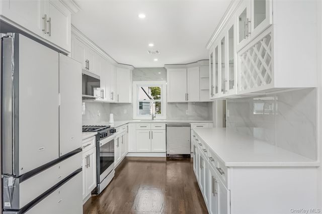 1043 Delaware Avenue, Island Park, NY 11558