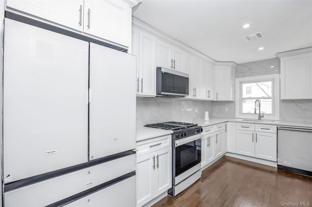 1043 Delaware Avenue, Island Park, NY 11558