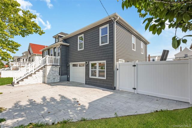 1043 Delaware Avenue, Island Park, NY 11558