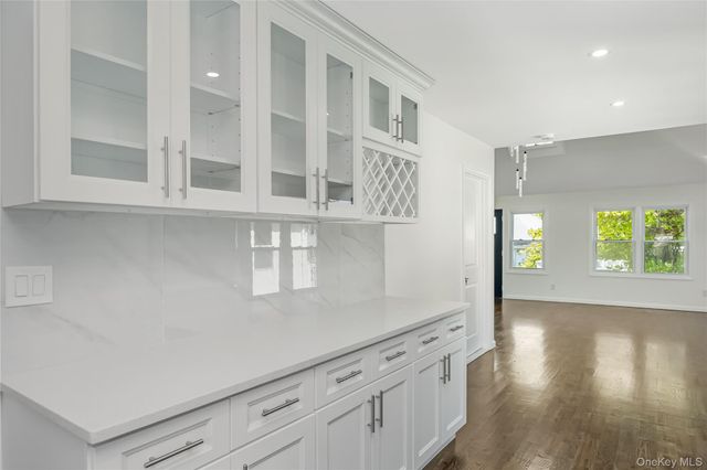 1043 Delaware Avenue, Island Park, NY 11558