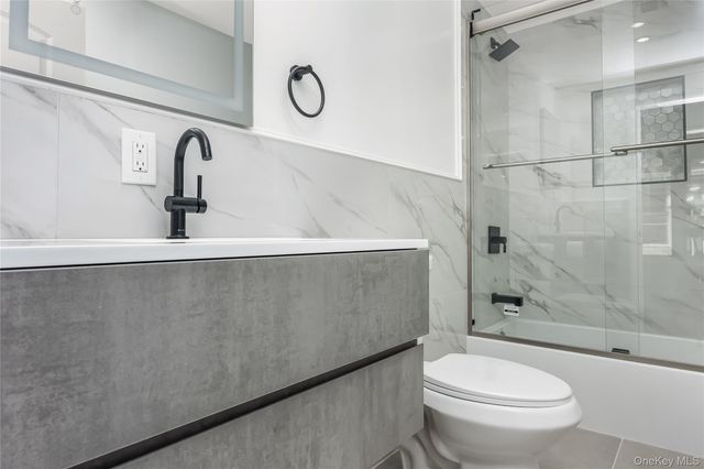 1043 Delaware Avenue, Island Park, NY 11558