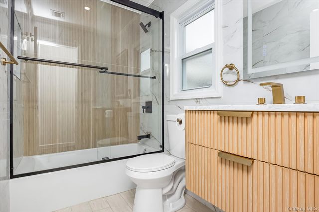 1043 Delaware Avenue, Island Park, NY 11558