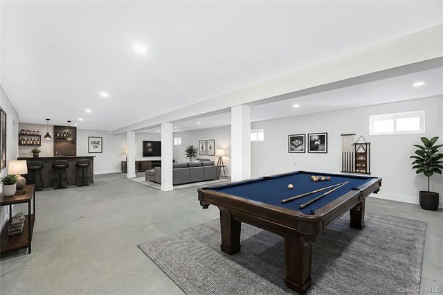 1043 Delaware Avenue, Island Park, NY 11558