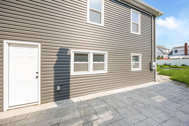 1043 Delaware Avenue, Island Park, NY 11558
