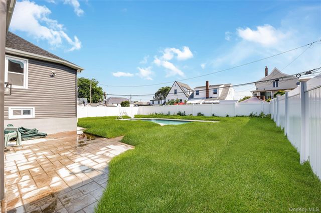 1043 Delaware Avenue, Island Park, NY 11558