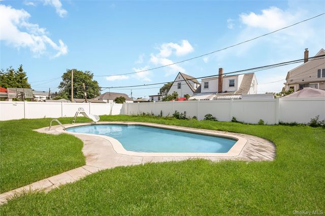 1043 Delaware Avenue, Island Park, NY 11558