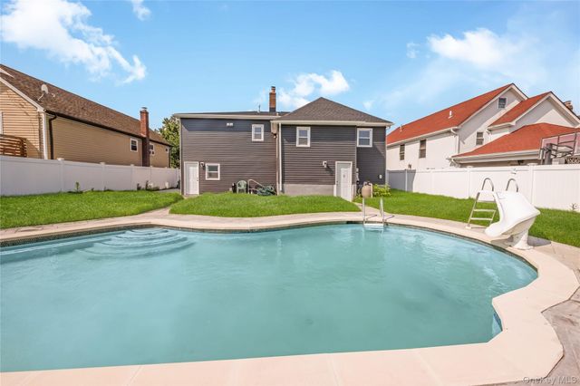 1043 Delaware Avenue, Island Park, NY 11558