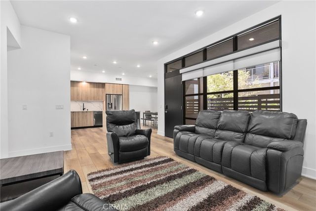 178 S Euclid Avenue 106, Pasadena, CA 91101