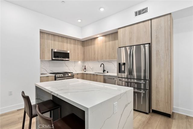 178 S Euclid Avenue 106, Pasadena, CA 91101