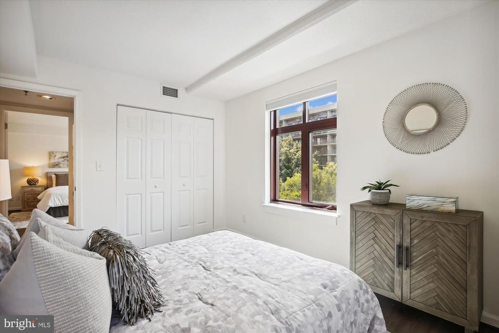 2400 CLARENDON BLVD #414, Arlington, VA 22201