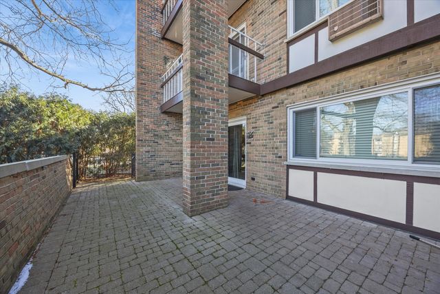 320 Claymoor Road 1A, Hinsdale, IL 60521