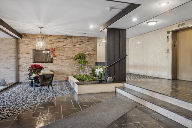 320 Claymoor Road 1A, Hinsdale, IL 60521