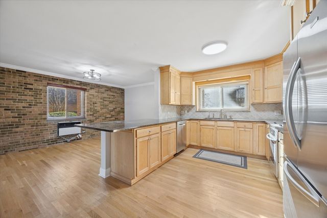 320 Claymoor Road 1A, Hinsdale, IL 60521