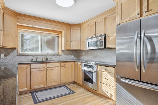 320 Claymoor Road 1A, Hinsdale, IL 60521