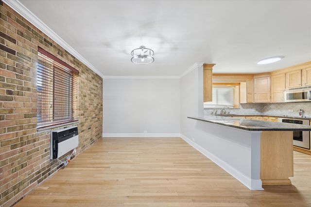 320 Claymoor Road 1A, Hinsdale, IL 60521