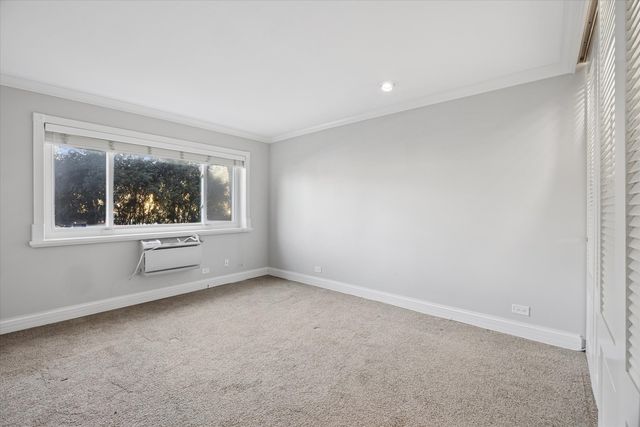 320 Claymoor Road 1A, Hinsdale, IL 60521