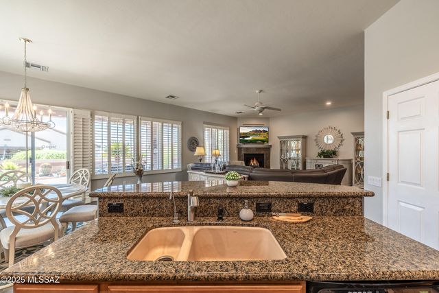 5371 W Leatherflower Lane, Marana, AZ 85658