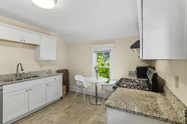 389 Fairview Avenue N, Saint Paul, MN 55104