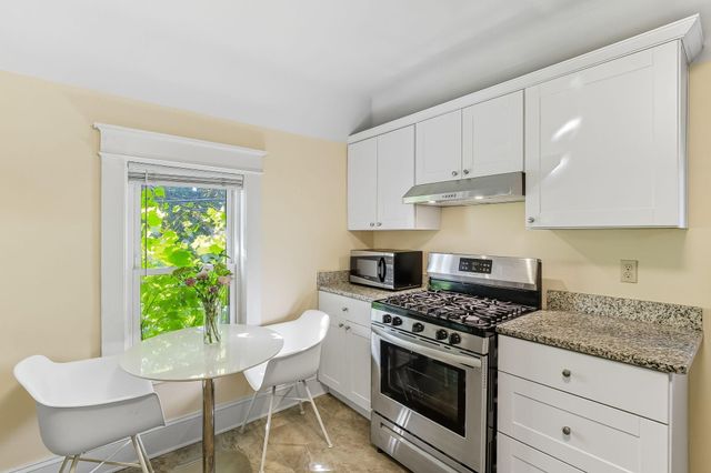 389 Fairview Avenue N, Saint Paul, MN 55104