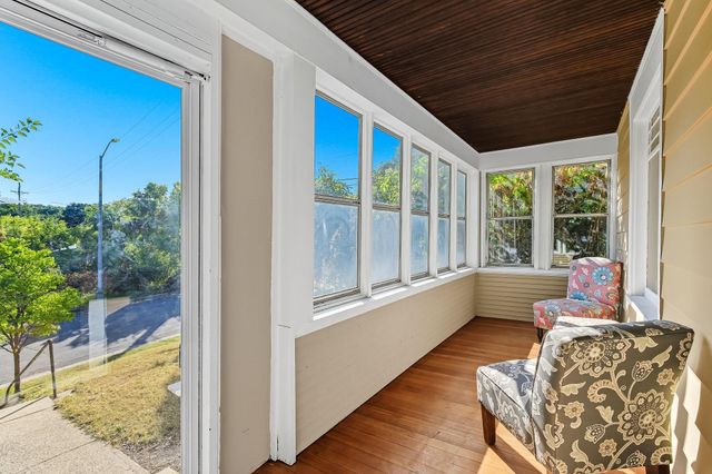 389 Fairview Avenue N, Saint Paul, MN 55104