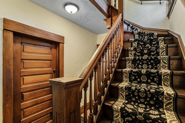 389 Fairview Avenue N, Saint Paul, MN 55104