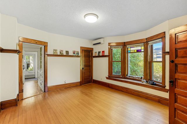 389 Fairview Avenue N, Saint Paul, MN 55104