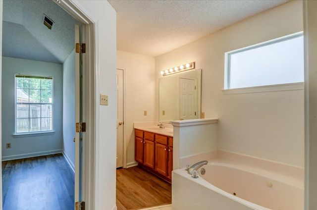 8129 COUNTRY MILL CV, Memphis, TN 38016