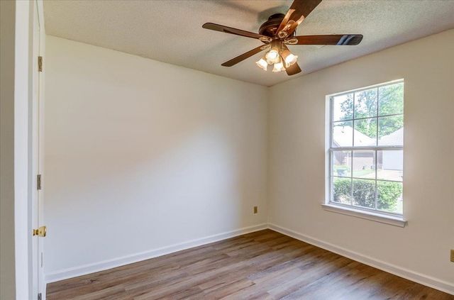 8129 COUNTRY MILL CV, Memphis, TN 38016
