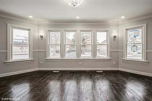 8504 S Essex Avenue, Chicago, IL 60617