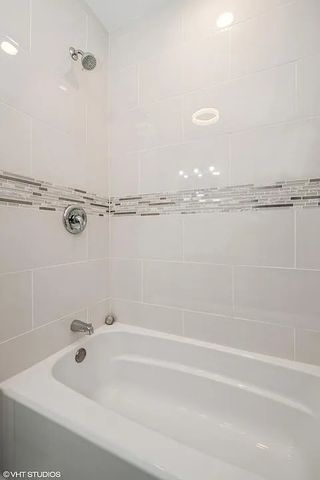 8504 S Essex Avenue, Chicago, IL 60617
